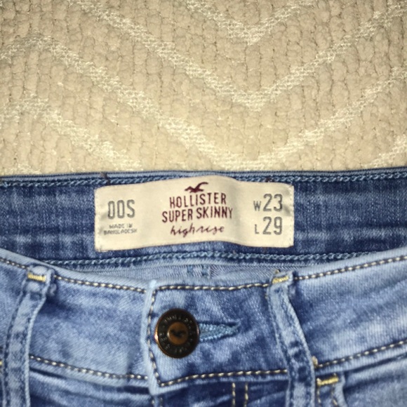 Hollister high wasted ripped skinny jeans - Picture 2 of 4